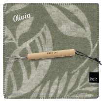 Sittunderlag från Høie i ull, tillsammans med grillpinne. Båda med samma namn.