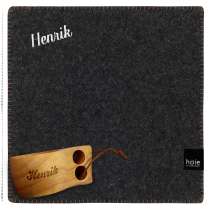 Sittunderlag från Høie i ull, tillsammans med turkopp. Båda med samma namn.