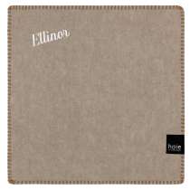 Njut av komfort och värme med Djupedalen-sittunderlagen, tillverkade av ull av hög kvalitet.

Med fokus på både funktionalitet och estetik erbjuder de den perfekta kombinationen av komfort och stil.

De naturliga ullfibrerna ger en mjuk och behaglig yta att sitta på, samtidigt som de isolerar värme – perfekt för alla tillfällen.