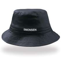 Bucket hat i mjuk 100% bomull med namnet broderat i front<!-- och/eller på sidan. Välj mellan en stor brodyr eller en mindre nere till vänster i fronten.--> Eller varför inte ett smeknamn.<!-- fram och namnet diskret på sidan?

<section class="brodering-valg-wrapper"><p>Välj brodyr här:</p><div class="inner-wrapper">
<div class="active"><a href="/bucket-cotton-hat"><img src="https://www.nameon.no/media/wysiwyg/caps/hatt-tegning-liten.png"><p>Liten ton-i-ton brodyr</p></a></div>
<div class="not-active"><a href="/bucket-cotton-hat-12982"><img src="https://www.nameon.no/media/wysiwyg/caps/hatt-tegning-stor.png"><p>Stor ton-i-ton brodyr</p></a></div>
<div class="not-active"><a href="/bucket-cotton-hat-med-vit-brodyr"><img src="https://www.nameon.no/media/wysiwyg/caps/hatt-tegning-liten.png"><p>Liten vit brodyr</p></a></div>
<div class="not-active"><a href="/bucket-cotton-hat-med-stor-vit-brodyr"><img src="https://www.nameon.no/media/wysiwyg/caps/hatt-tegning-stor.png"><p>Stor vit brodyr</p></a></div>
</div>
</section>
<p>Vi broderar hatten i ton-i-ton (dvs. samma färg på tråden som på hatten) eller med vit tråd. Välj initialer eller namn, på fronten eller på sidan. Se förhandsvisningen under brodyrfältet.</p>-->