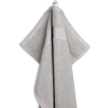 Vår Premium strandhandduk med broderat namn är mjuk, lyxig och gjord för att hålla. Perfekt att ta med till stranden – eller som en extra stor handduk att ha hemma.