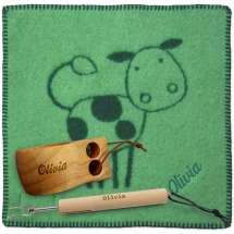 Sittunderlag från Tinde i 100% tovad ull, tillsammans med kåsa och grillpinne. Alla tre med samma namn.