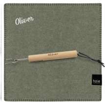 Sittunderlag från Høie i ull, tillsammans med grillpinne. Båda med samma namn.