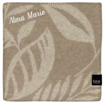 Njut av komfort och värme med Briksdalen-sittunderlagen, tillverkade av ull av hög kvalitet.

Med fokus på både funktion och estetik erbjuder de den perfekta kombinationen av bekvämlighet och stil.

De naturliga ullfibrerna ger en mjuk och behaglig yta att sitta på, samtidigt som de isolerar värme – perfekt för alla tillfällen.